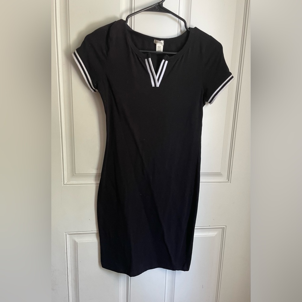 Black dress with sleeves, perfect for casual